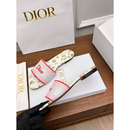 Шлепанцы Dior розового цвета
