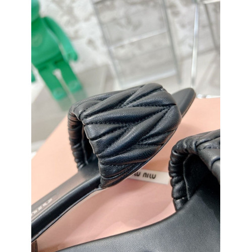 Шлепанцы Miu Miu черного цвета