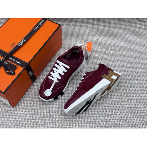 Кроссовки Hermes бордового цвета