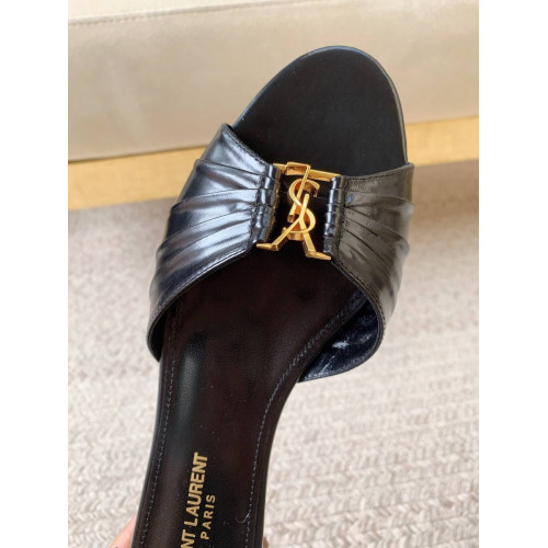 Шлепанцы Yves Saint Laurent черного цвета
