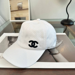 Бейсболка Chanel белого цвета