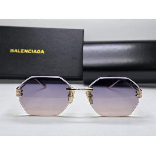 Очки Balenciaga золотистого цвета