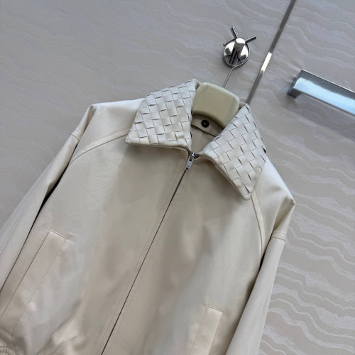 Бомбер Bottega Veneta белого цвета