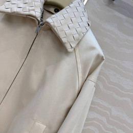 Бомбер Bottega Veneta белого цвета