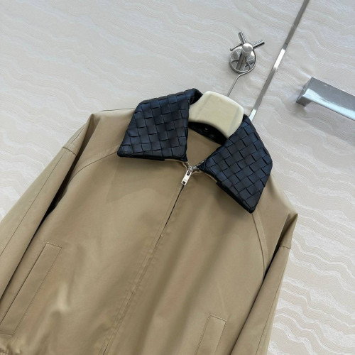 Бомбер Bottega Veneta бежевого цвета