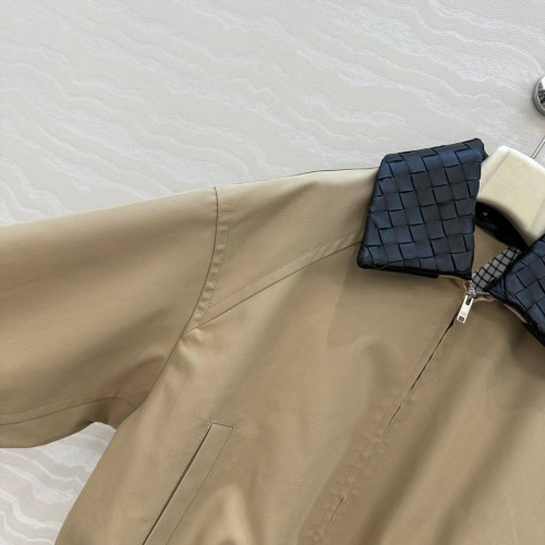 Бомбер Bottega Veneta бежевого цвета