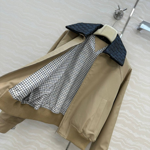 Бомбер Bottega Veneta бежевого цвета