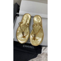 Шлепанцы Chanel золотистого цвета
