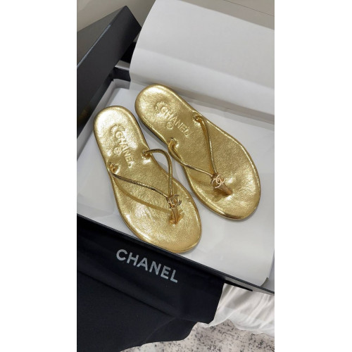 Шлепанцы Chanel золотистого цвета