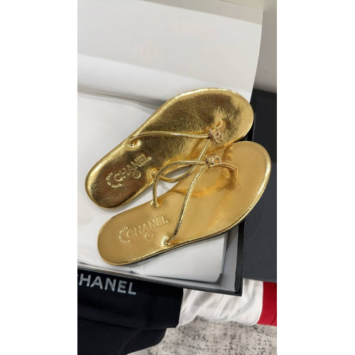 Шлепанцы Chanel золотистого цвета