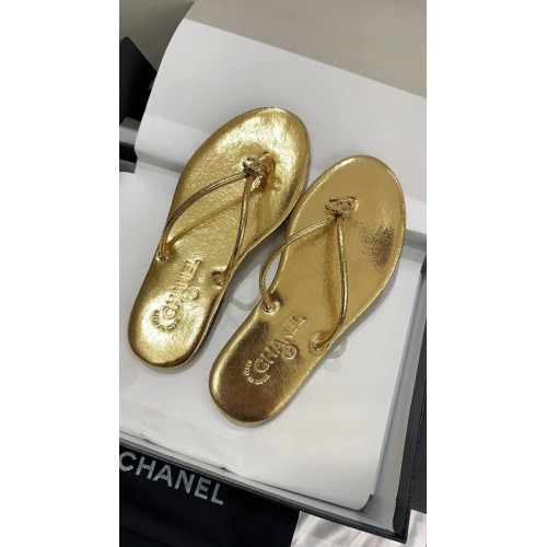 Шлепанцы Chanel золотистого цвета