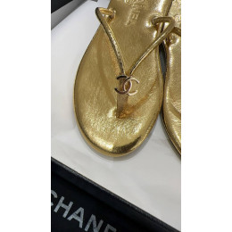 Шлепанцы Chanel золотистого цвета
