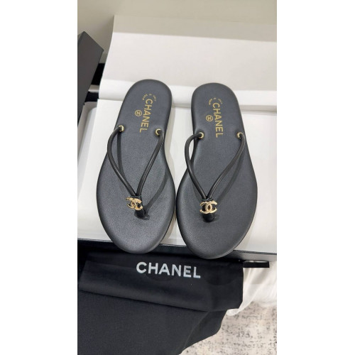 Шлепанцы Chanel черного цвета