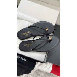 Шлепанцы Chanel черного цвета