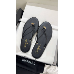 Шлепанцы Chanel черного цвета