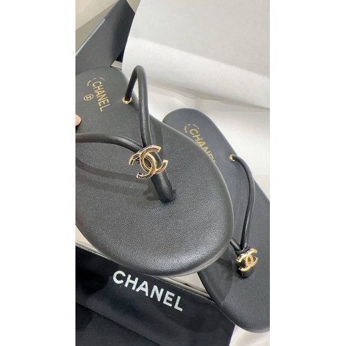 Шлепанцы Chanel черного цвета