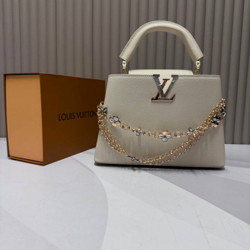 Сумка Louis Vuitton бежевого цвета