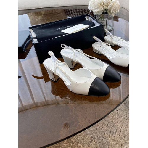 Туфли Chanel белого цвета
