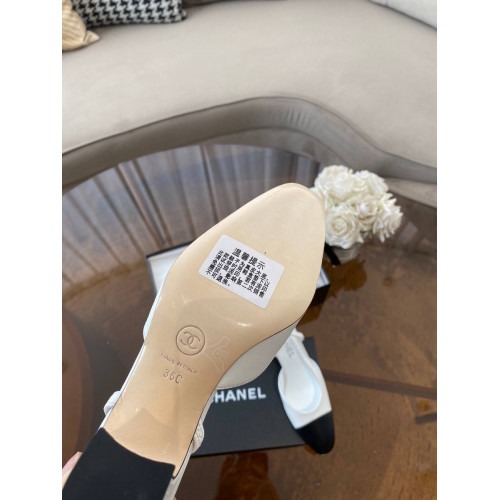 Туфли Chanel белого цвета