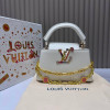 Сумка Louis Vuitton белого цвета