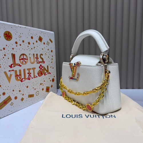 Сумка Louis Vuitton белого цвета