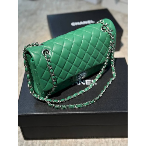 Сумка Chanel зеленого цвета