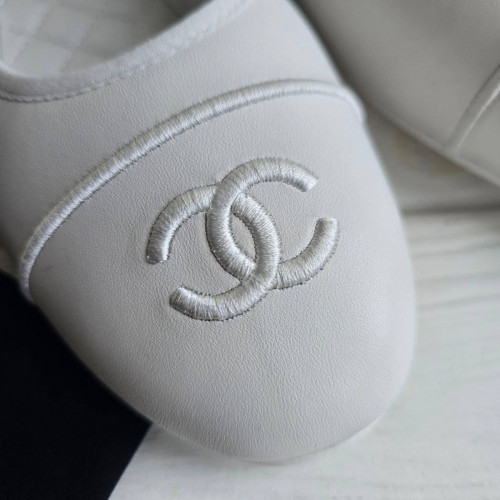 Балетки Chanel белого цвета