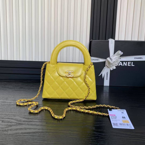 Сумка Chanel желтого цвета