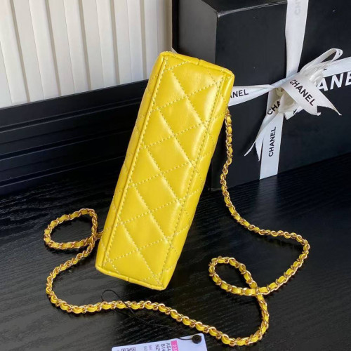 Сумка Chanel желтого цвета