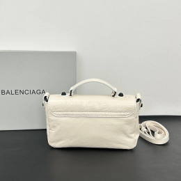 Сумка Balenciaga белого цвета