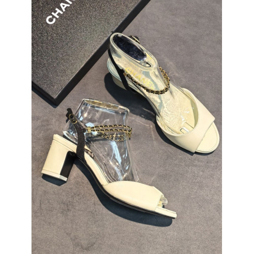 Босоножки Chanel бежевого цвета
