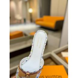 Шлепанцы Louis Vuitton белого цвета