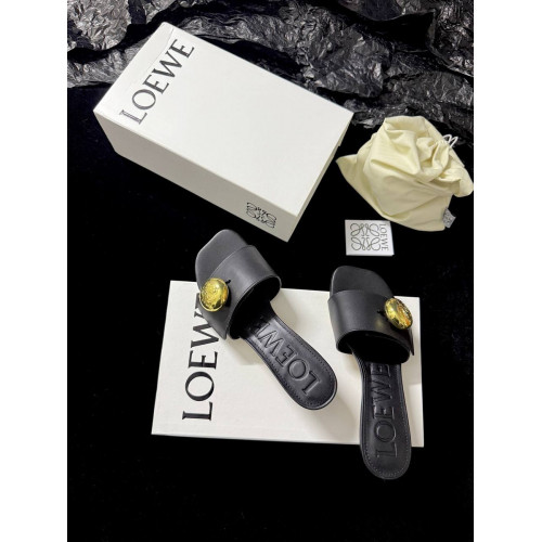 Сабо Loewe красного цвета