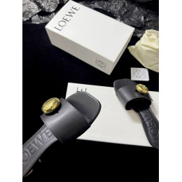 Сабо Loewe красного цвета