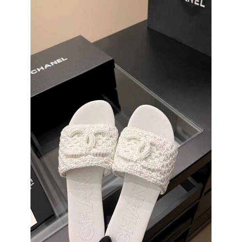 Шлепанцы Chanel белого цвета