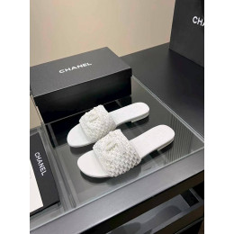 Шлепанцы Chanel белого цвета