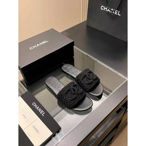 Шлепанцы Chanel черного цвета