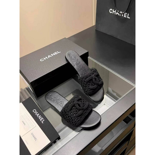 Шлепанцы Chanel черного цвета