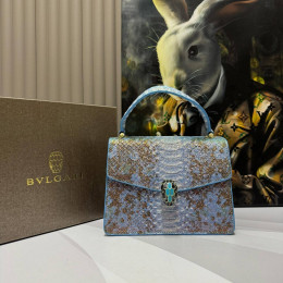 Сумка Bvlgari голубого цвета