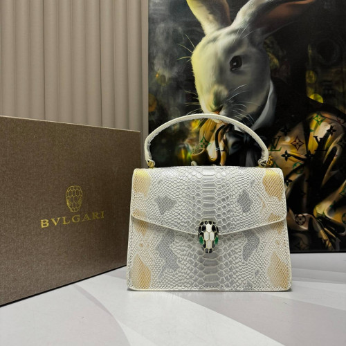 Сумка Bvlgari бежевого цвета