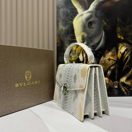 Сумка Bvlgari бежевого цвета