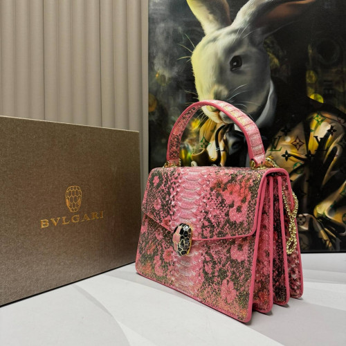 Сумка Bvlgari розового цвета