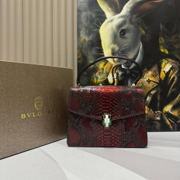 Сумка Bvlgari бордового цвета