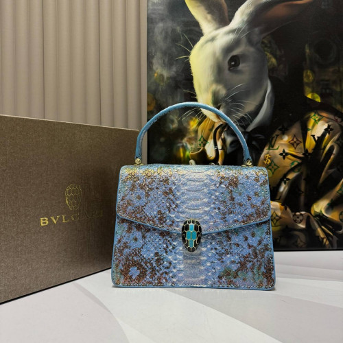 Сумка Bvlgari голубого цвета