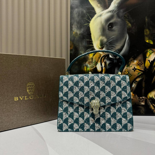 Сумка Bvlgari зеленого цвета