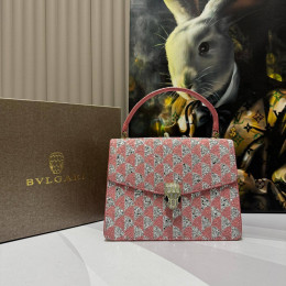 Сумка Bvlgari розового цвета