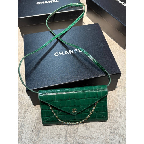 Сумка Chanel зеленого цвета