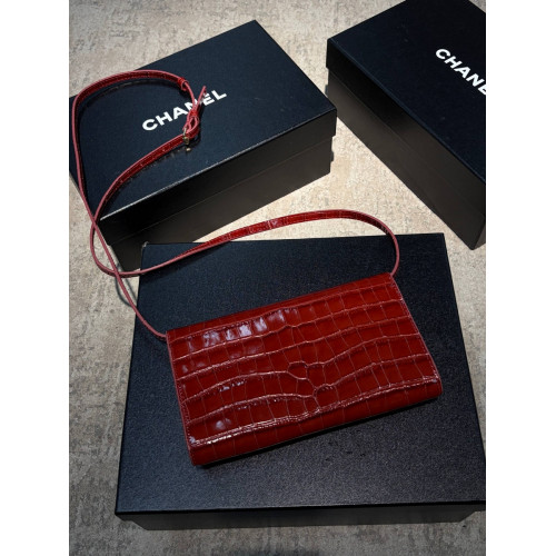 Сумка Chanel красного цвета