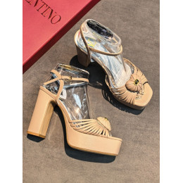 Босоножки Valentino бежевого цвета