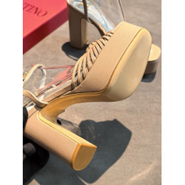Босоножки Valentino бежевого цвета